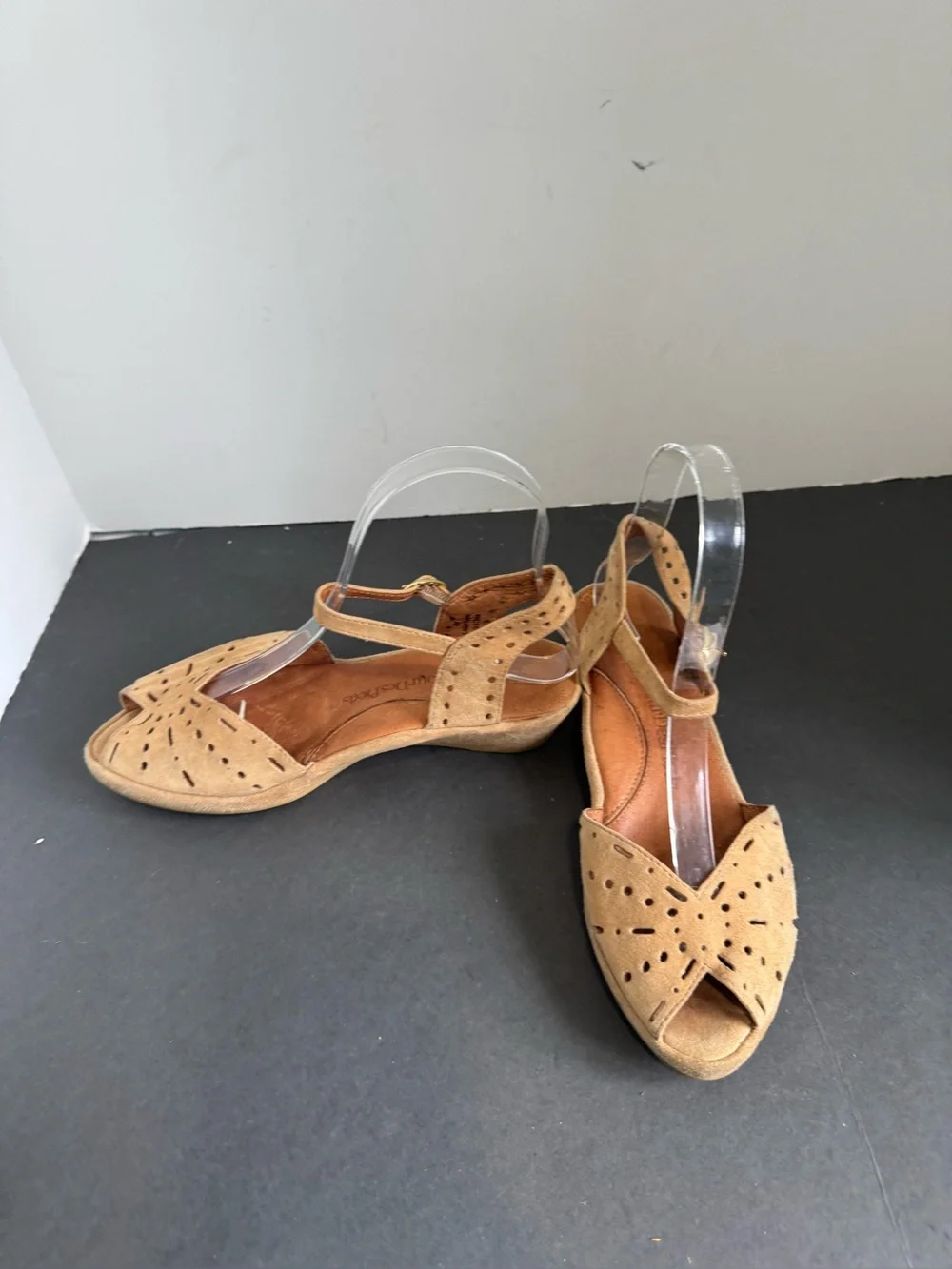 L'Amour Des Pieds Brenn wedge sandals featuring perforated suede. Size 6M